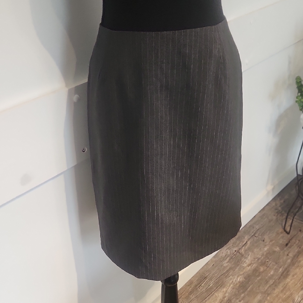 Elegant Gray Pinstripe Skirt